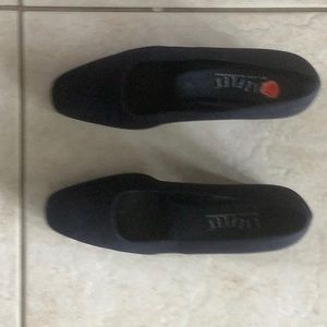 Lizflex Women’s Navy heeled shoes by Liz Claiborne